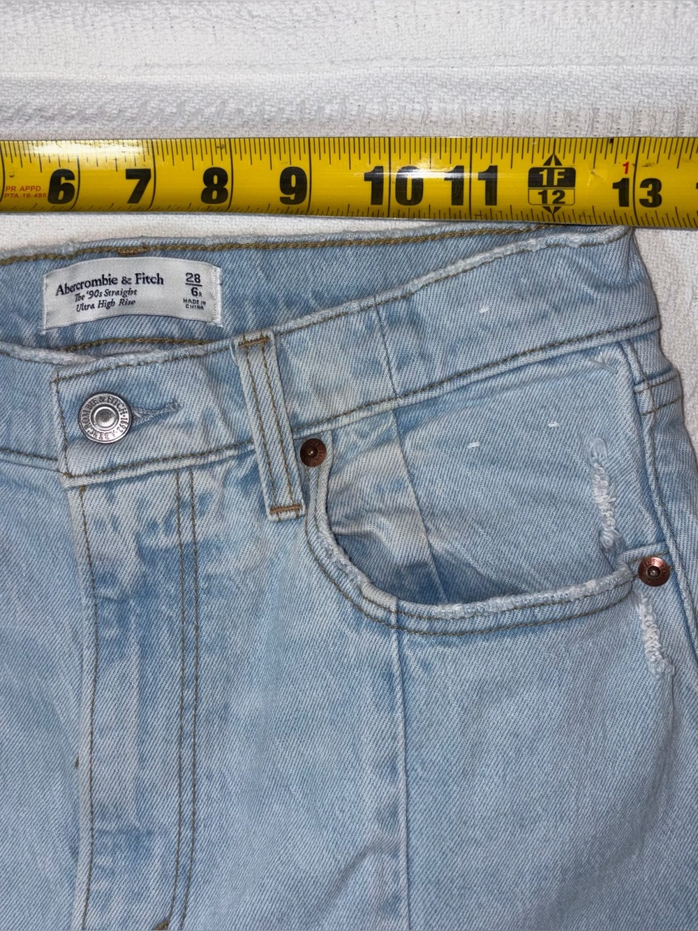 Abercrombie Fitch 90s Straight Ultra High Rise Jeans Womens Size 28/6 Light Wash - Picture 7 of 12